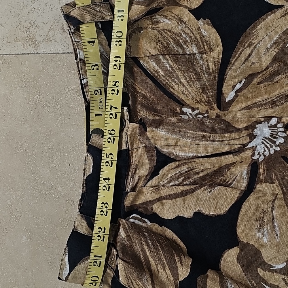 Jones New York Women's Floral Linen Shorts - Black and Tan - Picture 6 of 7